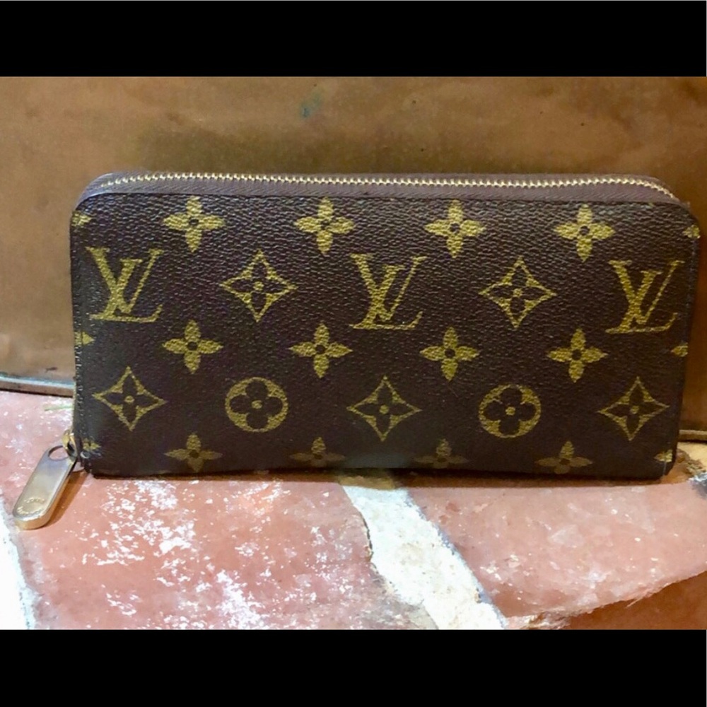 Louis Vuitton Zippy Wallet
